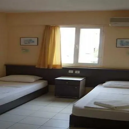 Saffron Aparthotel 3*